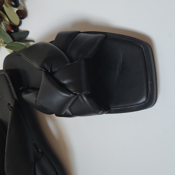 H&M Slides Size 41 - Picture 3 of 8